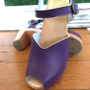 Sven Swedish Peep Toe Purple Clogs Size 35 / 5.5
